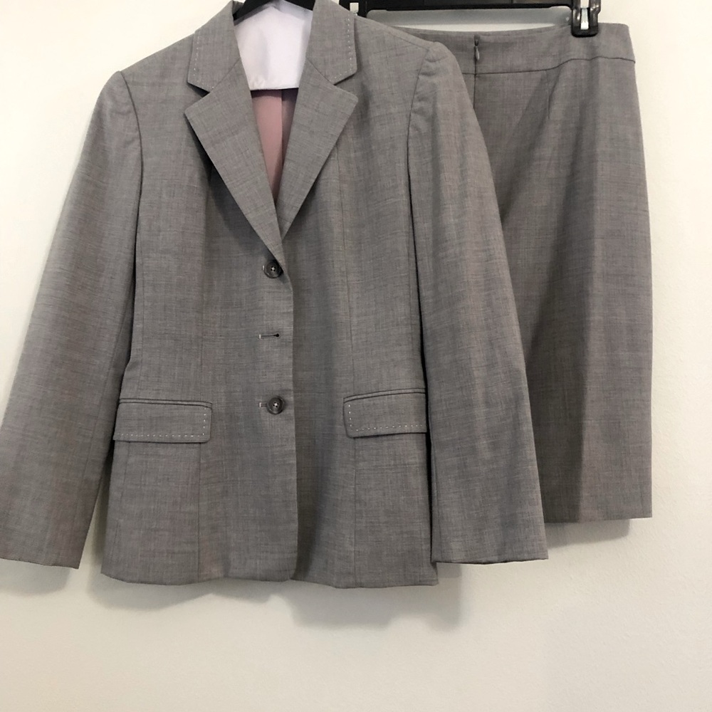 Elie Tahari Gray Skirt Suit with Pink Lining Size 6